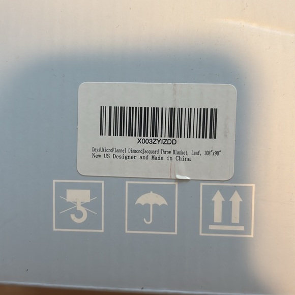 NIB DaysU King Blanket with Leaf Print (108" x 90") - Picture 2 of 3